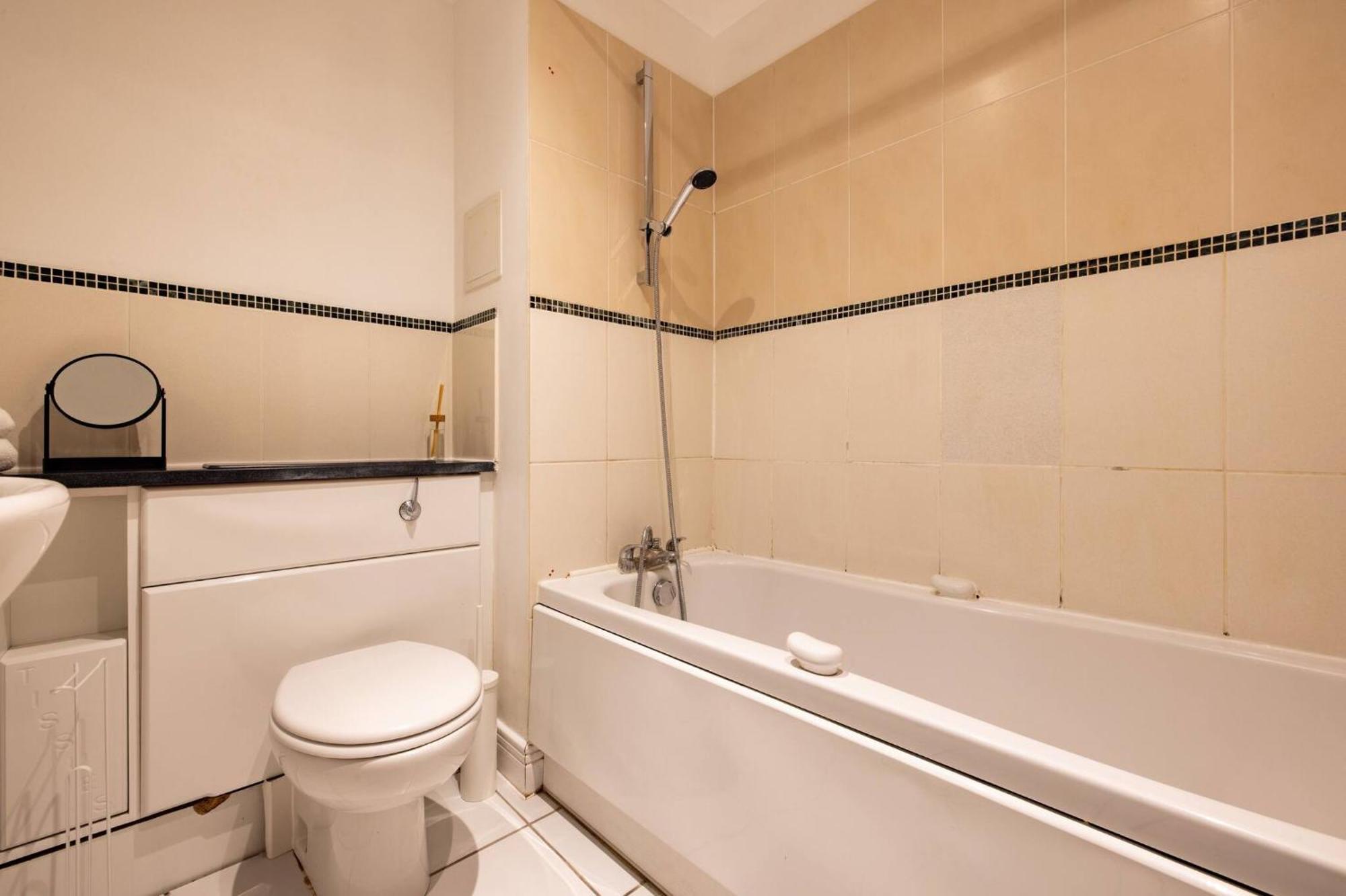 Wild Roses Service Apartments - East India Λονδίνο Εξωτερικό φωτογραφία
